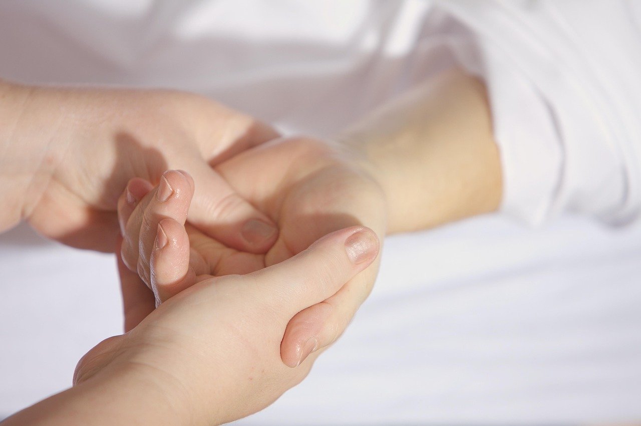 hands-1327811_1280-1-1.jpg