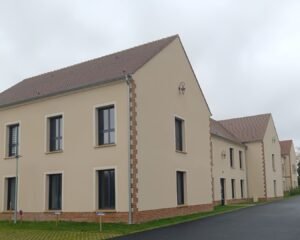 Photo du bâtiment où se situe l’institut Réactuel à Gouvieux, 1400 rue de la Chaussée, bâtiment B (1er étage), près de Chantilly.