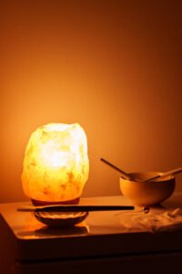 Ambiance chaleureuse d’un soin signature en institut à Lamorlaye, dédiée à la détente profonde et à l’expérience sensorielle