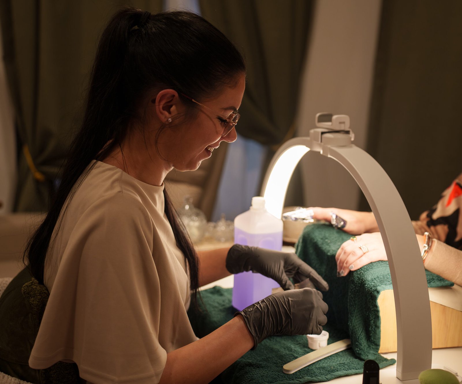 Soin des ongles semi-permanent chez Réactuel, institut de beauté à Gouvieux près de Chantilly