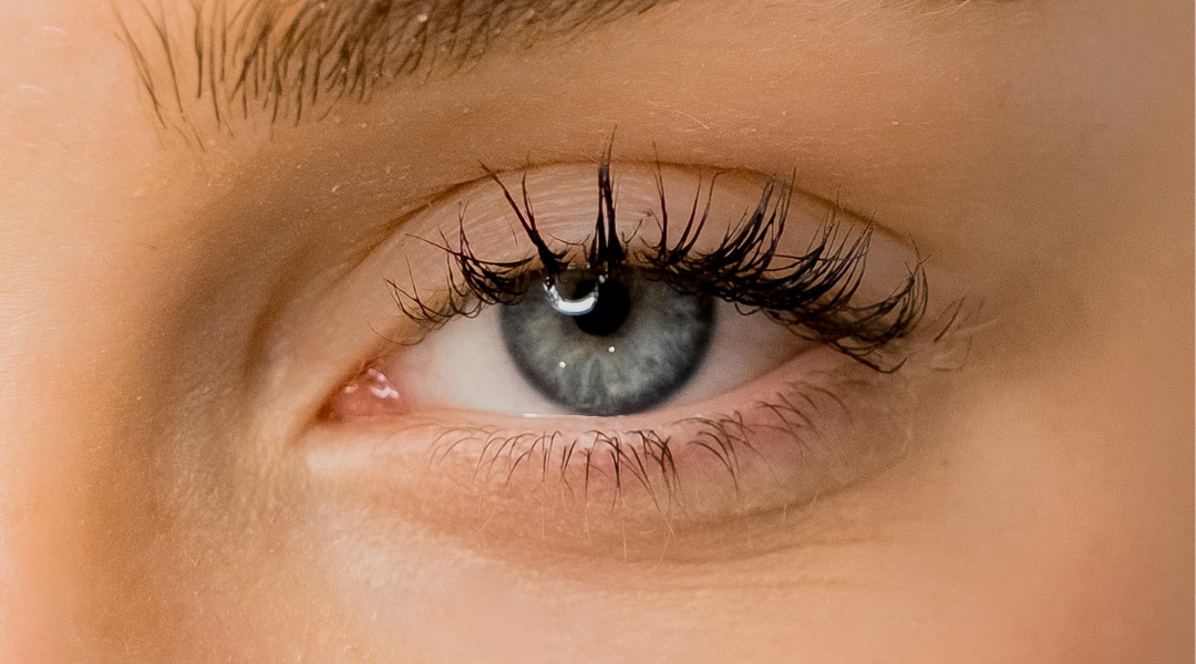 Épilation du visage, sourcils et lèvres au fil en institut à Gouvieux près de Chantilly