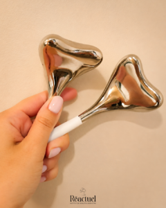 Outils de massage du visage utilisés lors des soins visage Réactuel à Chantilly